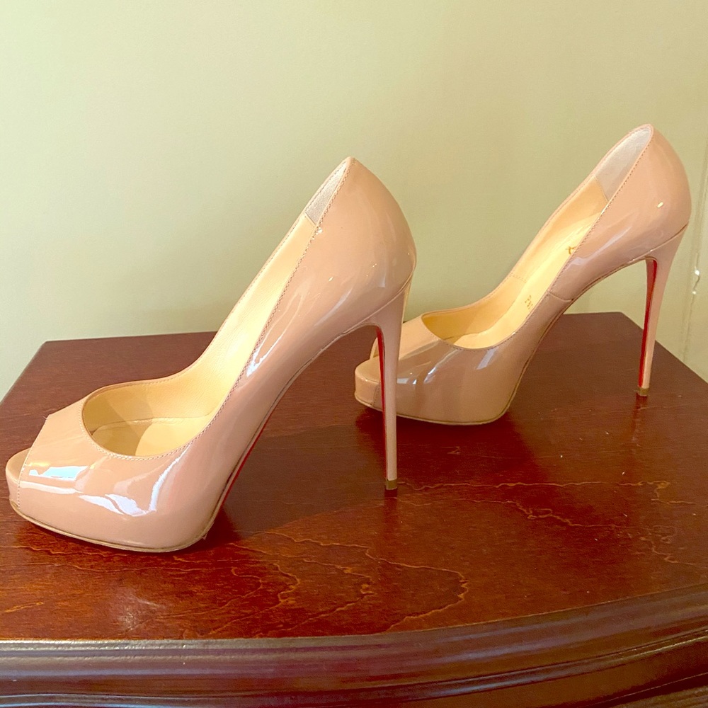 Christian Louboutin “Very Prive” Peep Toe pumps